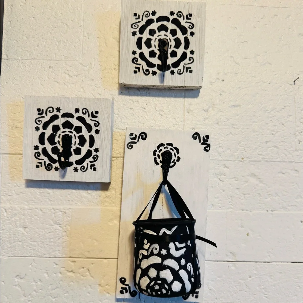 Black and White Wall Hook Set